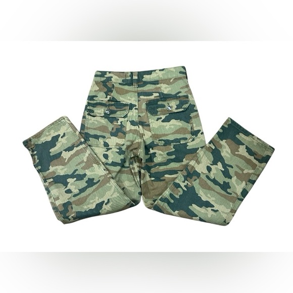 🔥NWT! FREE PEOPLE!! CAMOUFLAGE JEANS!! A MUST HAVE! TRENDING!!🔥 - Picture 12 of 15